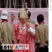 Pope Says Mass in Luanda