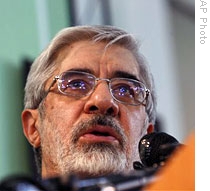 Former PM Mir Hossein Mousavi delivers a speech at a gathering commemorating Prophet Muhammad's birthday in Tehran, 14 Mar 2009