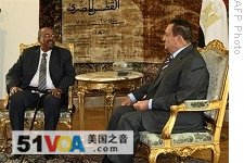 Sudanese President Omar al-Bashir (L) meets with Egyptian counterpart Hosni Mubarak in Cairo, 25 March 2009