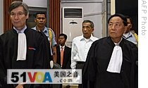 Khmer Rouge Torture Chief Apologizes During Trial