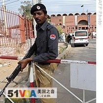 Pakistani policemen stand guard outside The Gaddafi Stadium after an attack by masked gunmen on the Sri Lankan cricket team in Lahore, 03 Mar 2009
