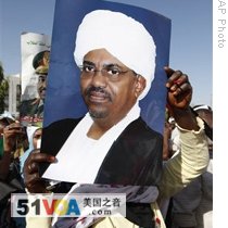 A Sudanese woman hold up a picture of President Omar al-Bashir during a rally protesting the International Criminal Court (ICC) arrest warrant, in Khartoum, 04 Mar 2009
