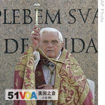 Pope Benedict Prays for Refugees on Palm Sunday