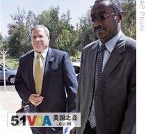 US special envoy to Sudan Scott Gration (L) arrives at the Sudanese foreign ministry in Khartoum, 02 April 2009