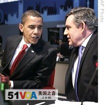 US President Barack Obama speaks with British PM Gordon Brown during  G20 Summit at Excel centre in London, 02 Apr 2009 