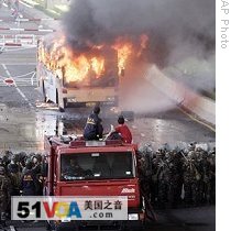 A bus burns in Bangkok which was set on fire during anti-government protests, 13 Apr 2009