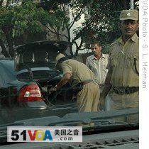 Police on a Hyderabad road conducting spot search for illicit campaign money and liquor, 15 Apr 2009