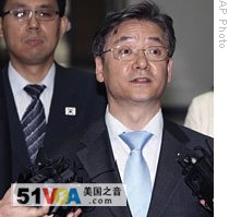S. Korean chief delegate Kim Young- tak speak to press after returning from Kaesong, N. Korea, 11 Jun 2009