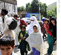 Displaced Pakistani families are turned back after trying to enter Pakistan's troubled Swat Valley at Got Koto, 05 Jun 2009
