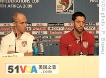 US Soccer team Coach Bob Bradley with Clint Dempsey at press conference in South Africa, 21 June 2009 
