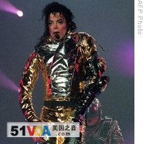 U.S. rock star Michael Jackson opens the South African leg of his History World tour in Cape Town (1997 file photo)