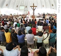 Philippines Prays for Ailing Former President Corazon Aquino