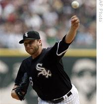 Mark Buehrle of the Chicago White Sox pitching his perfect game