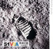 A close-up view of astronaut Buzz Aldrin's bootprint in the lunar soil, photographed with the 70mm lunar surface camera during Apollo 11's sojourn on the moon