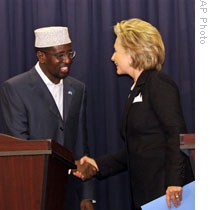 Hillary Clinton with Somali President Sheik Sharif Sheik Ahmed in Nairobi, Kenya