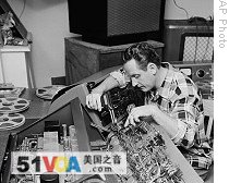 In this 1963 file photo, Les Paul repairs one of the many control boards in the control room at his Oakland, New Jersey, home 