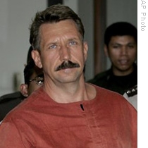Alleged Russian arms dealer Viktor Bout is escorted to a criminal courtroom in Bangkok,  Thailand, 11 Aug 2009
