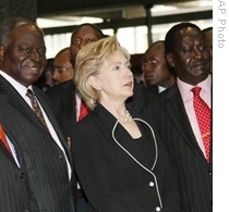 Clinton Urges Kenya to Implement Reform Measures