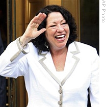 Supreme Court Justice designate Sonia Sotomayor waves as she leaves Manhattan Federal Court, in New York, 06 Aug 2009