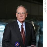 US Middle East envoy George Mitchell at UNRWA warehouse containing aid to be sent to Gaza Strip, in Jerusalem, 30 Jan 2009