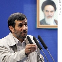Iranian President Mahmoud Ahmadinejad delivers weekly Friday prayer sermon at Tehran University during parade marking al-Quds Day in Tehran, 18 Sep 2009