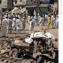 Bomb Rips Through Market in Northwest Pakistan, Kills 25