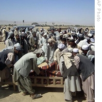 Local Afghan people prepare to burry their villagers killed in a NATO air strike, in a mass grave near Kunduz, Afghanistan, 04 Sep 2009