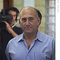 Former Israeli PM Olmert Goes on Trial in Corruption Case