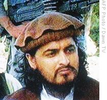 This television frame grab taken from Dawn TV on October 5, 2009, shows Pakistani Taliban chief Hakimullah Mehsud talking with media at an undisclosed location