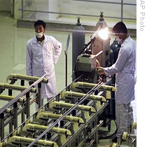 Iranian technicians work at a facility near Isfahan, south of Tehran, that produces uranium fuel for a heavy-water nuclear reactor (File)