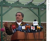 Abdullah Abdullah a presidential candidate, top rival of President Hamid Karzai, speaks during a press conference in Kabul, 15 Oct. 2009