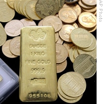 Gold Hits Record High as US Dollar Weakens