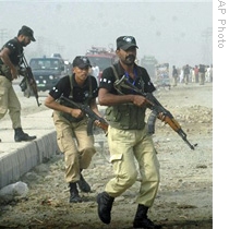 Attacks on Pakistani Government Sites Kill 39