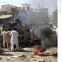 People rush to the site of a suicide bombing in Peshawar, Pakistan, 09 Oct 2009