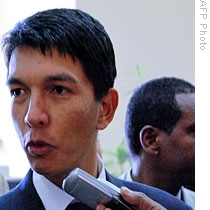 Madagascar's disputed leader Andry Rajoelina talks to the media after meeting with AU mediators in Addis Ababa on 06 Nov 2009