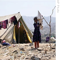 A girl stands outside a tent in Mazraq refugee camp, which shelters about 8,000 displaced people in northern Yemen (File)