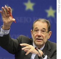 EU foreign policy chief Javier Solana addresses the media at the European Council headquarters in Brussels, Belgium, 17 Nov 2009