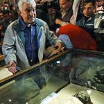 Egypt's top archaeologist Zahi Hawass talks to the media next to displayed mummy of King Tut's grandmother Queen Tiye, seen through glass case during a press conference at the Egyptian Museum in Cairo, 17 Feb 2010