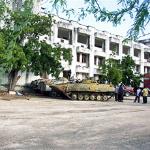 Personnel Armored Vehicles stand in front of Villa Somalia in Mogadishu (2006 file photo)