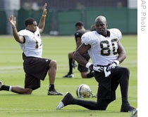 New Orleans Saints players exercising Thursday in Florida