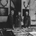 From left, General Paul von Hindenburg, Kaiser Wilhelm II and General Erich Ludendorff examine maps