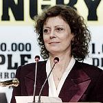 Actress Susan Sarandon addresses the Plenary following her nomination as FAO Goodwill Ambassador by FAO Director-General Jacques Diouf at the World Food Day Ceremony in Rome, Italy. (October 2010)