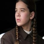 Hailee Steinfeld plays Mattie Ross in Paramount Pictures' 