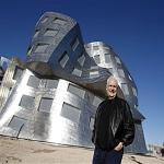 Frank Gehry in front of the Cleveland Clinic Lou Ruvo Center for Brain Health in Las Vegas in 2010